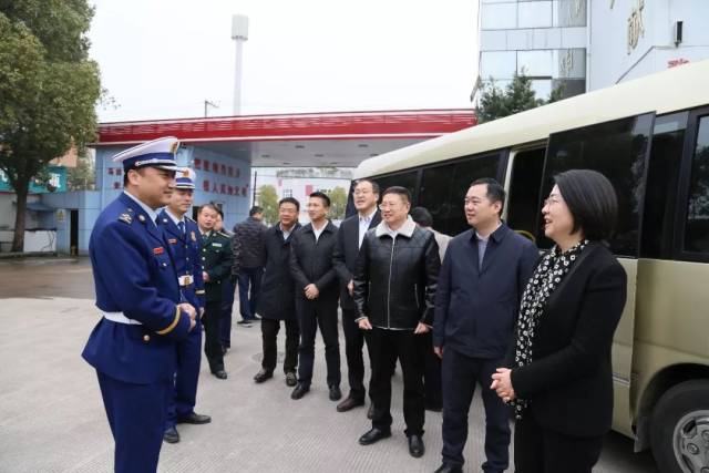 仙居县委书记林虹,县委副书记,县长颜海荣,县人大常委会主任李建平,县