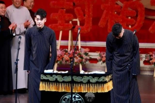 德云社封箱大会走位仪式惹关注,网友:郭德纲众