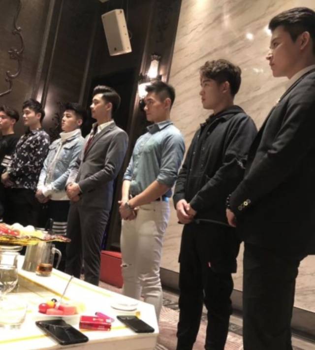 做鸭做到只开玛莎拉蒂,鸭子过生日,富婆送28件生日礼物!