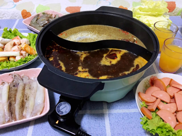 一半清汤,一半麻辣,暖冬家庭火锅必备,圈厨多功能鸳鸯