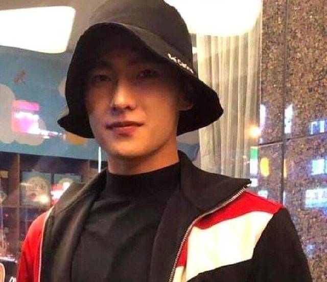 杨洋平头照帅气阳光,让网友大赞,却被他比下去了!