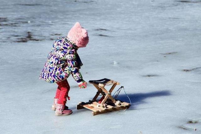 原创儿时的玩意冰车,现在孩子怎么玩(图)