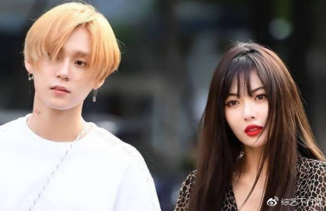 泫雅晓钟签约鸟叔公司!恋爱后病态妆容频现,期