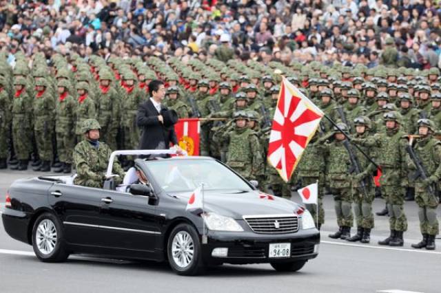 阅兵式的自卫队员说"你们正在与美国,英国,澳大利亚,加拿大和新西兰