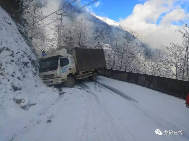 破冰除雪保畅通 雪虐风饕战载途