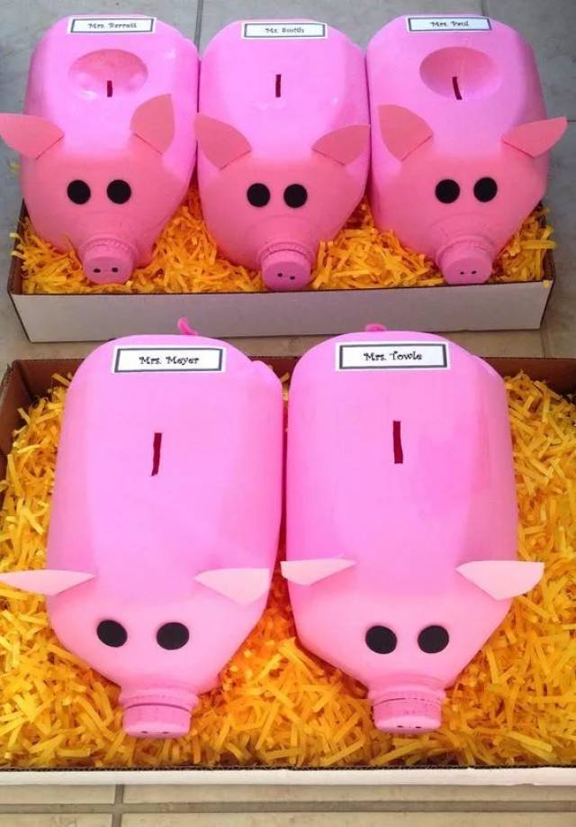 让孩子们按照喜好装饰一下 做一个专属自己的猪年存钱罐吧