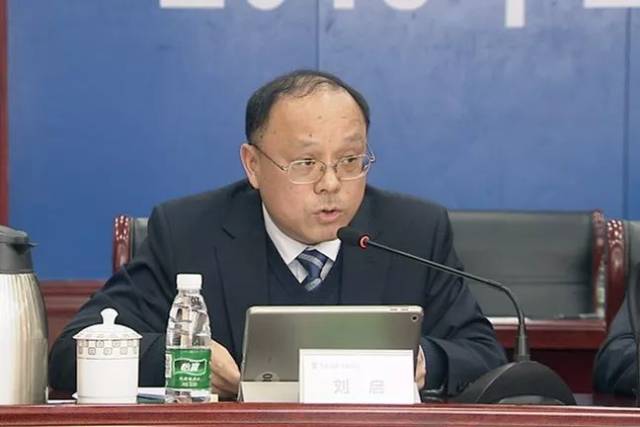 公司总经济师朱仕祥宣读《河北省表彰省模范职工之家,职工小家和