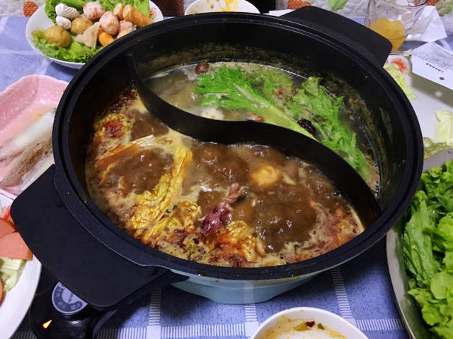 一半清汤,一半麻辣,暖冬家庭火锅必备,圈厨多功能鸳鸯