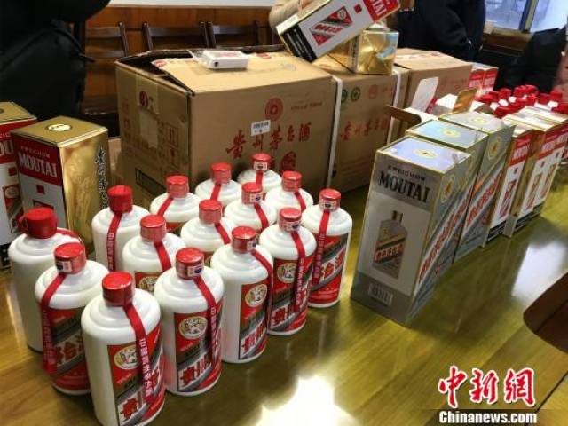 湖北警方破获特大制售假酒案 查扣假茅台1300余瓶_手机搜狐网