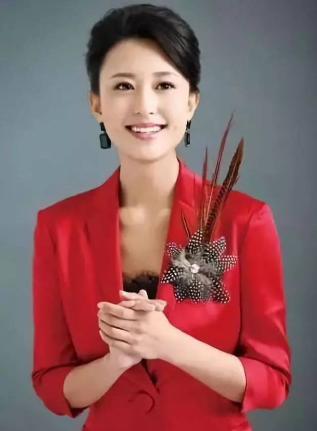 《欢乐英雄》的央视女主持人张蕾,婚后回归央视,再任《综艺盛典》
