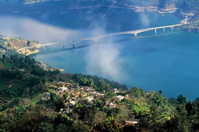 凤庆县大寺乡澜沧江新漭街渡大桥风景