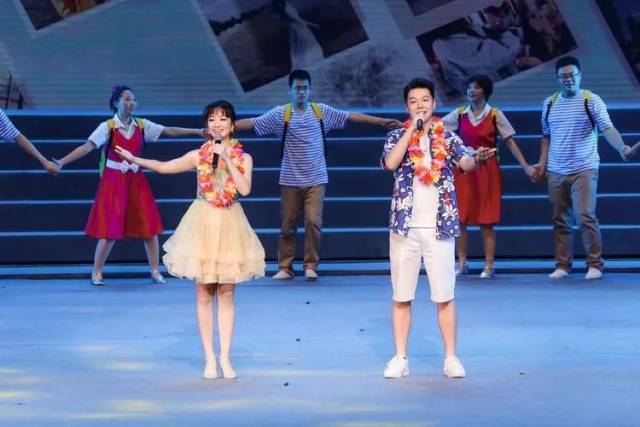 演唱:张媛钰(新街口支行),魏婺(王府井支行); 《光阴的故事》 演唱:周