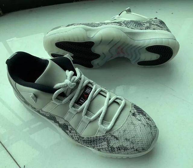 drake 上脚稀有白蛇,同款 aj11 low 低帮版本确定 6 月发售