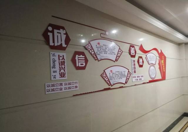 建设社区美都华庭小区1号楼1单元 楼道文化 从"深"处提升 以图文并茂