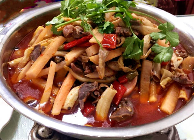 特色菜 酸萝卜鸡杂