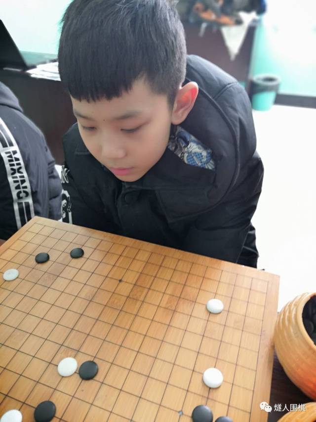 b组:周子哲 赵全成 程思睿 王一晧 丁冠轶 a:12 b:8 小棋手们很棒,那