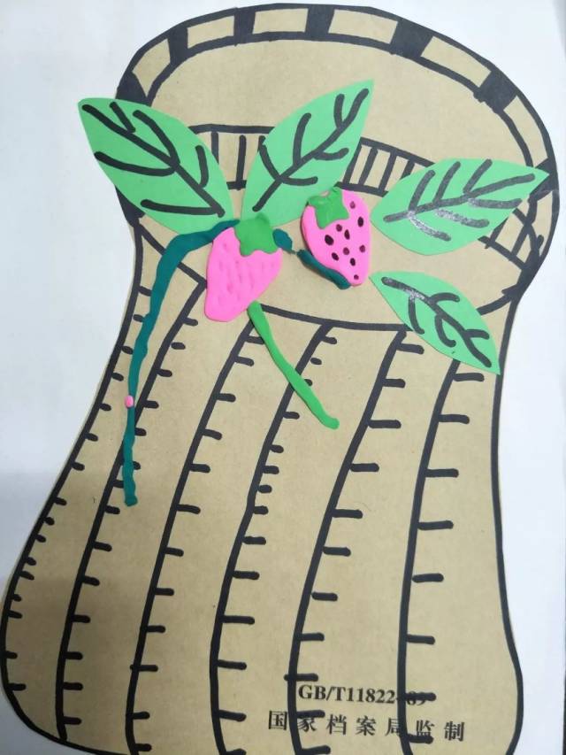 线描装饰画《花瓶》赵方蒙 b1班