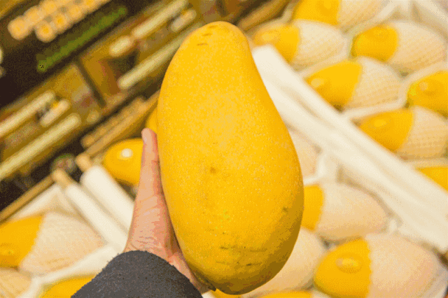 过年涨价?实探武汉四家水果卖场,这些网红水果春节走俏!