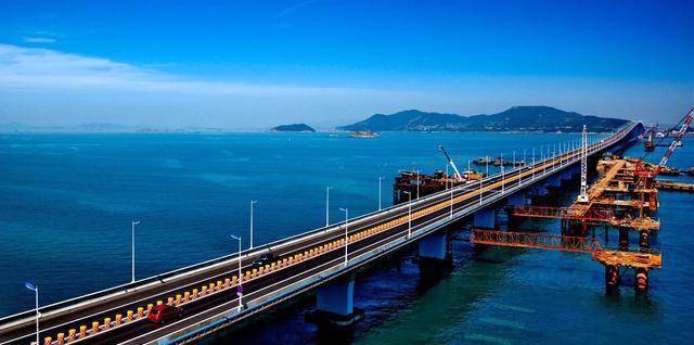 这座位于福州平潭的平潭海峡大桥,是我国首座公铁两用跨海大桥,也是
