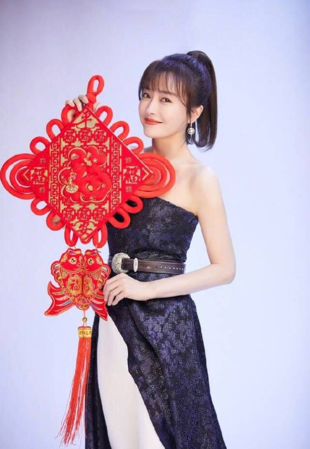 蔡徐坤刘涛秦岚带头送福 明星新年喜庆装扮你最服谁