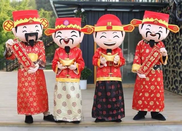 财神爷派礼 活动期间每天16:00,20:00 财神爷降临滔搏运动城 现场