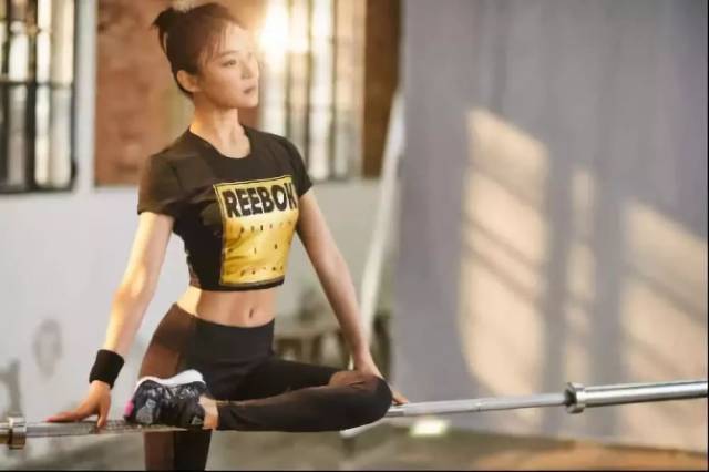 女生去健身房都在干这个?网友:有种莫名的冲动.