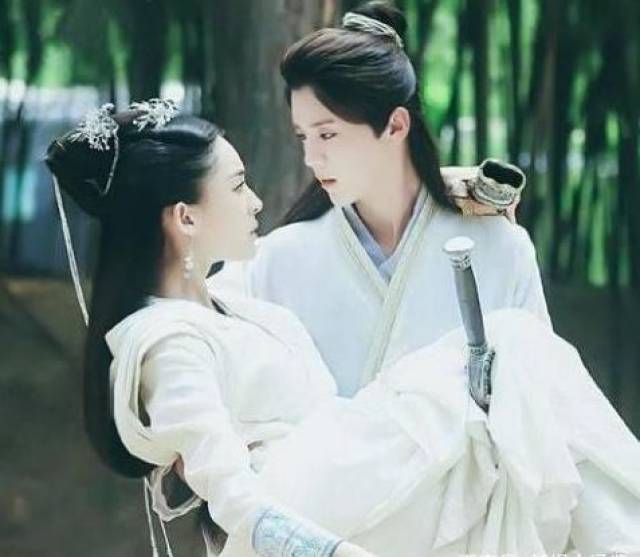 古装剧中的"公主抱:林更新没抱住,刘恺威"公主端"