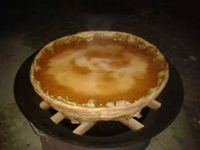 北方人称"年糕",客家人称"甜粄","大笼粄"是惠州民间对其的特称,指用