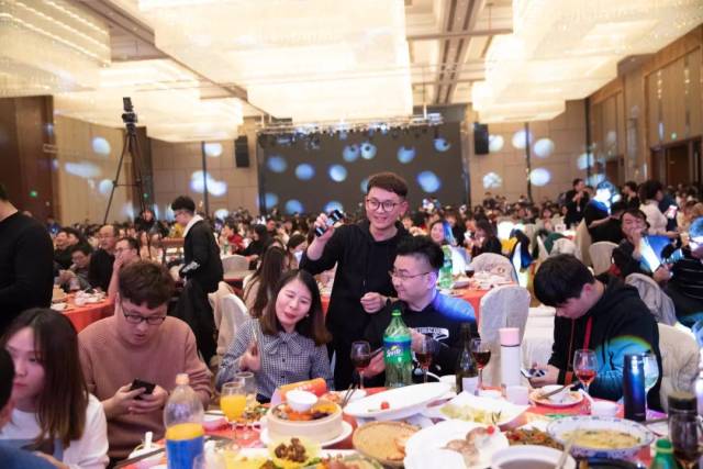 凡臣优品2019年会#盘他!这家年会凭什么能抢占朋友圈c位