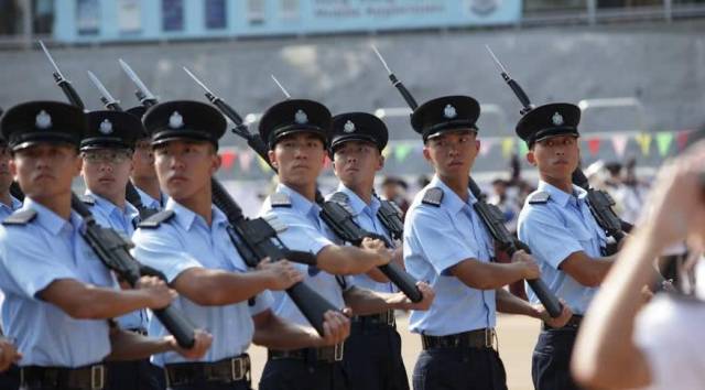 中国香港警察的警服,历经100多年,到底出现了几次变化