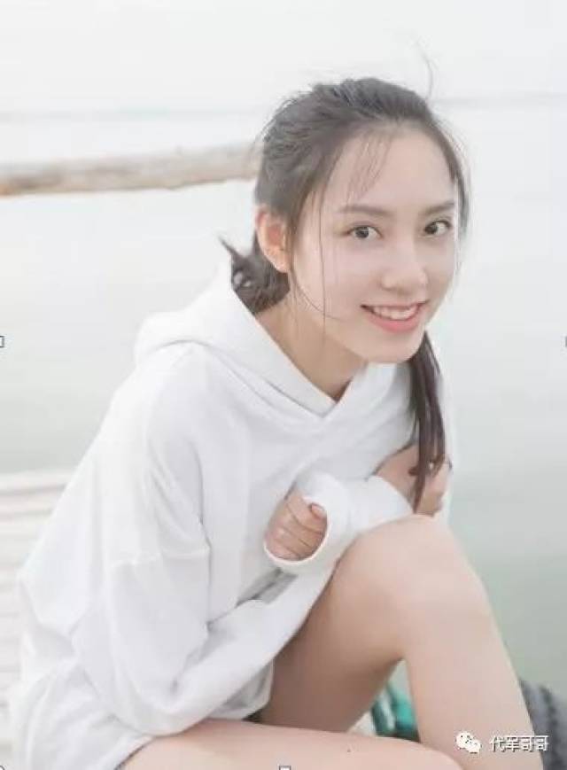 长相神似梁洛施,曾获周星驰力捧,23岁演《独家