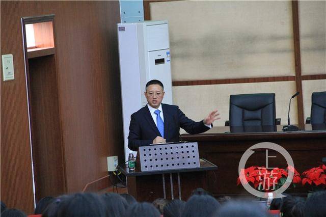 杜碧海1月28日向上游新闻表示,自己在2018年先后将1.
