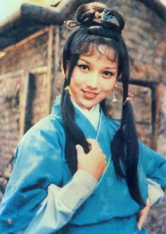 尤其她在1985年版《雪山飞狐》中,赵雅芝演绎的马春花,温柔中带着坚韧