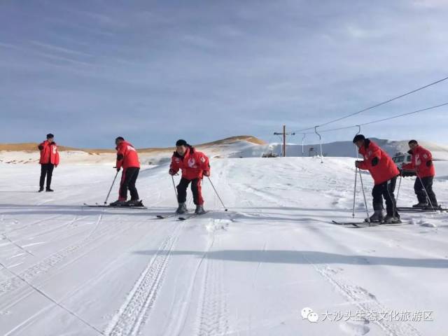 (腊月二十八)至2月4日(大年三十)我景区滑雪场放假三天,暂停对外营业