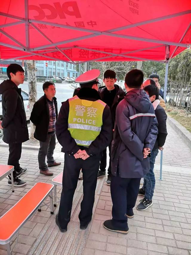 鼎湖镇人民政府和安义交警一站式服务点,进贤县316国道,温圳交警中队