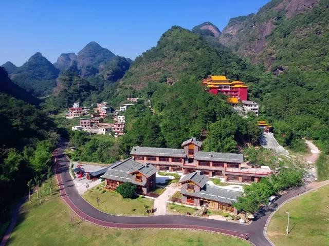 地址:广西容县石寨都峤山风景区