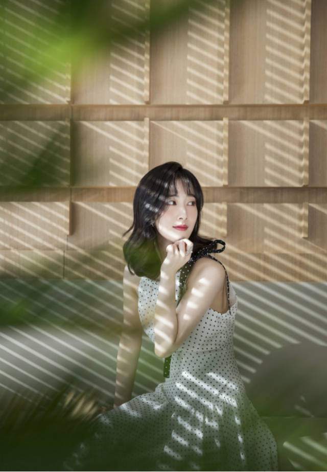 氧气少女杨欣颖曝光甜美写真 霸气御姐变邻家女