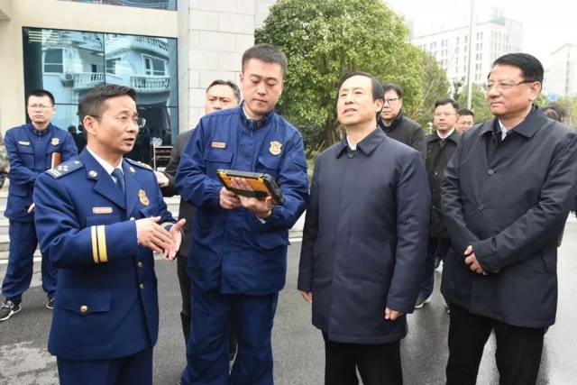 农历春节来临之际,湖南省委副书记,省长许达哲来到长沙市消防支队天心