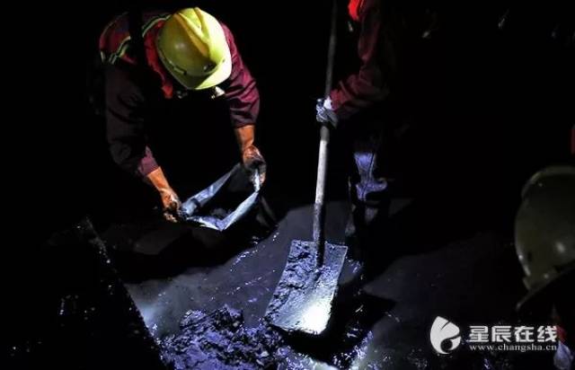 隐形人|清淤工人周安民:坚守岗位10多年,只为维护城市地下管道畅通