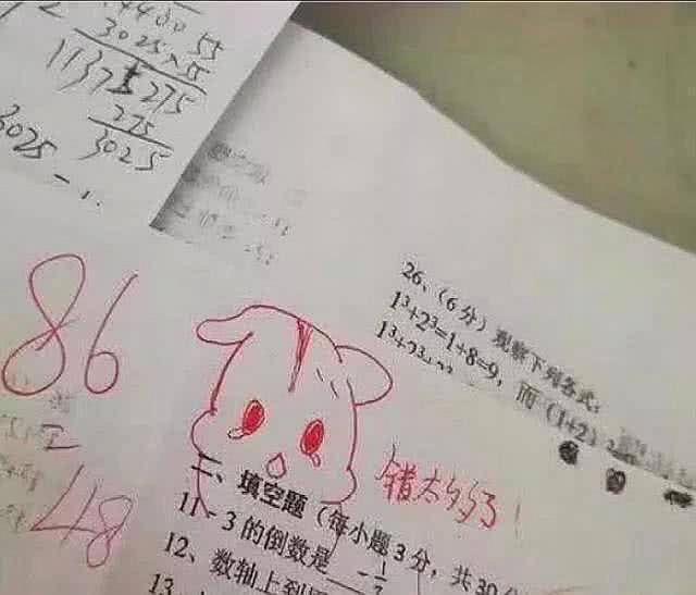 女教师因批改试卷自带表情包意外走红网络,网友:这老师太皮了吧