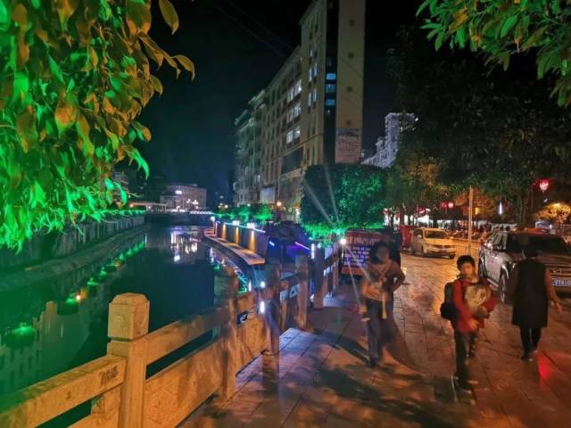 东兰夜景.