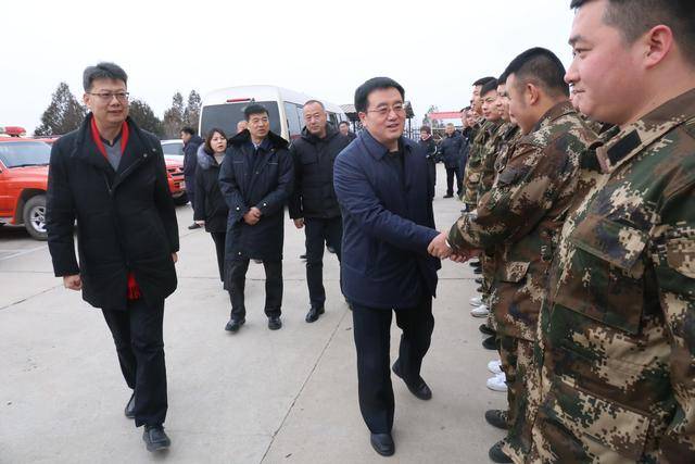 呼和浩特市副市长,新城区委书记云新明一行慰问森林草