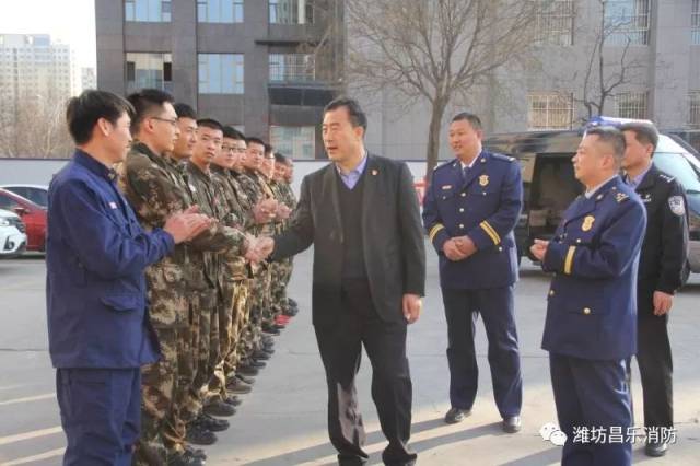 昌乐县副县长曹俊勇春节前夕带队慰问昌乐大队消防员