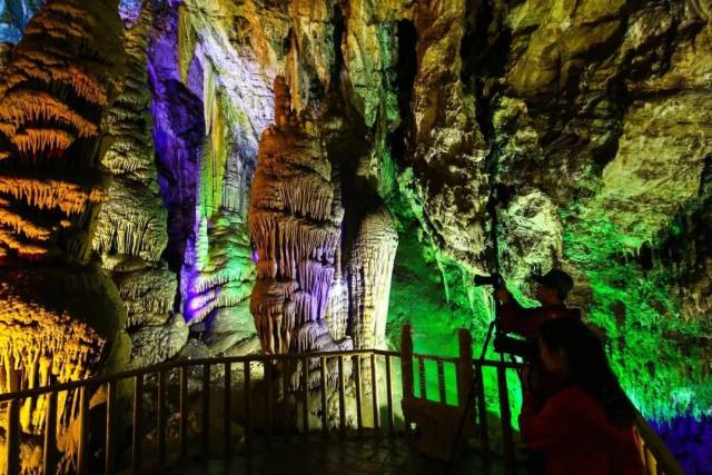 世界地质公园重要组成部分 银狐洞景区 洞内景致鬼斧神工 地下暗河