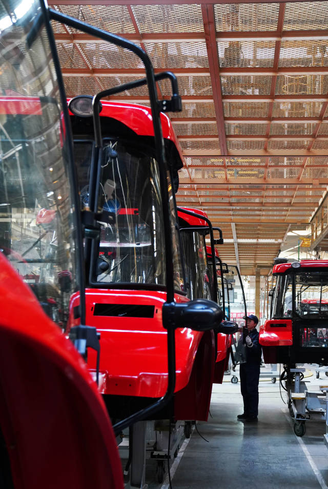 立足本土 开拓海外-中国最大农机企业唱响东方