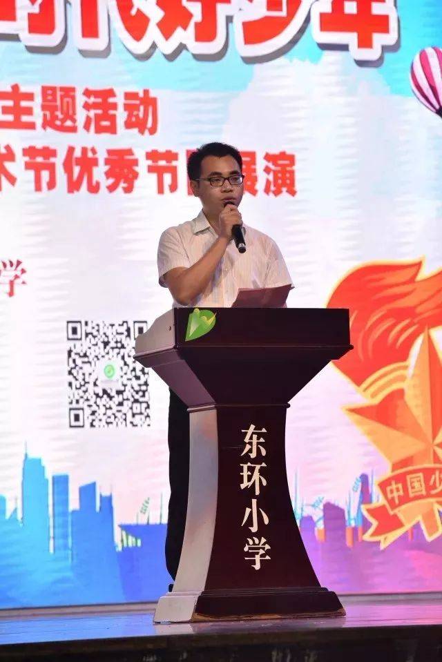 玉州区委常委,组织部长蒋银辉(中)到我校指导工作