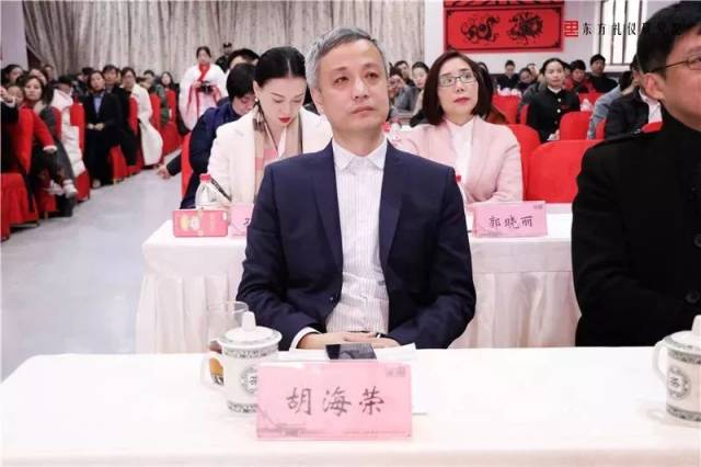 北京四中网校分支机构负责人李桂英,复旦大学出版社社长王联合,华东