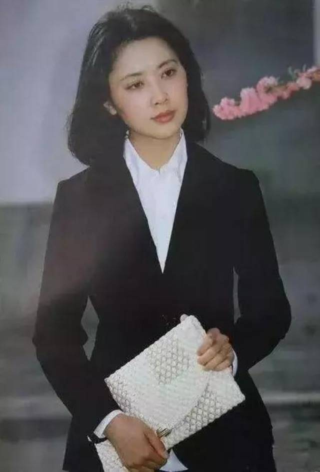 80年代女子老照片,没有整容ps,美得天然看得舒服