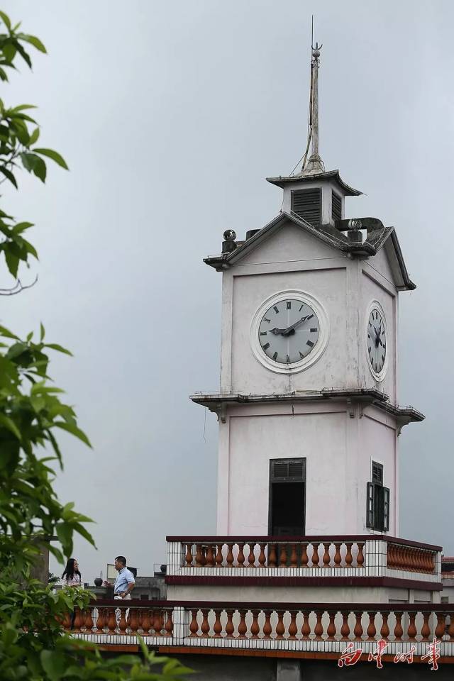 据介绍,除了蚌湖墟,著义小学,广州市七十二中中钟楼都是华侨们回国后