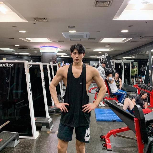 28岁韩国健身男神,肌肉不输特里?半年时间的转变引质疑